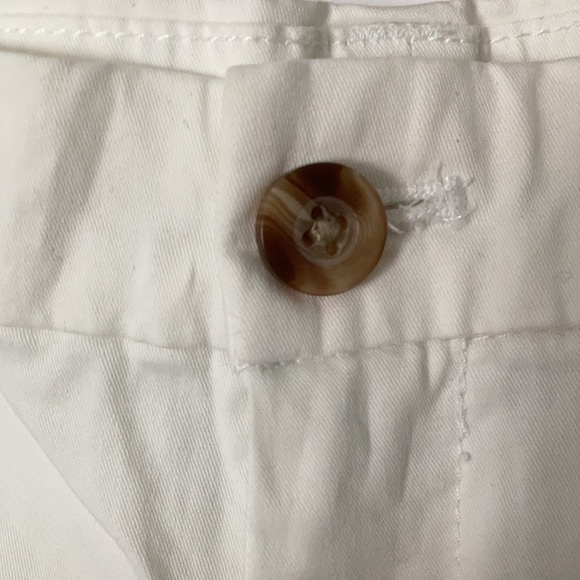 WHITE SHORTS. - Picture 3 of 5